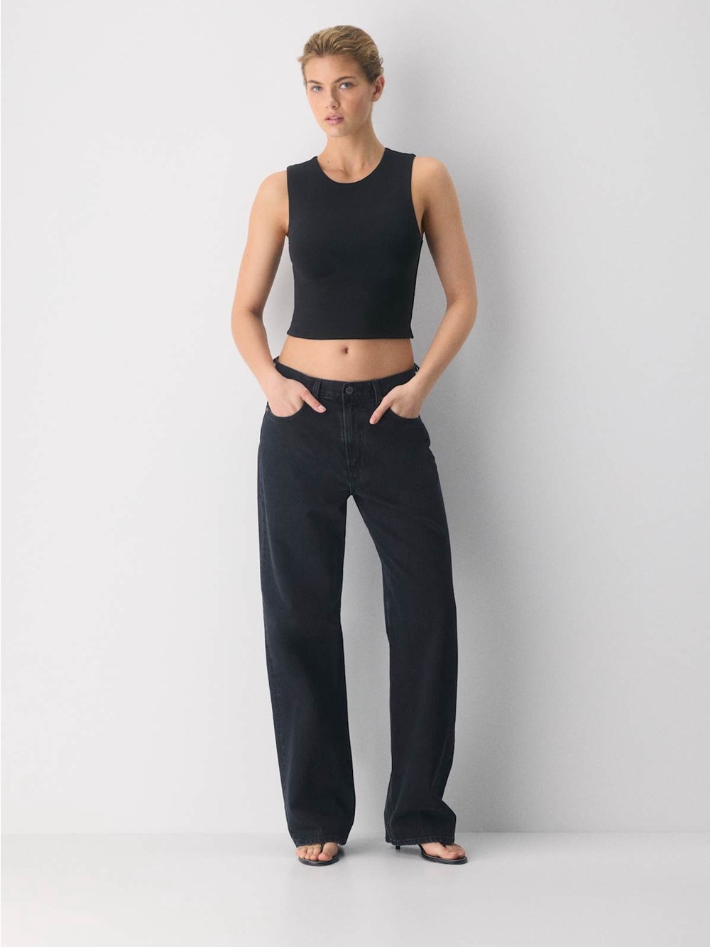 Aritzia Babaton Original Contour Tenor Crew Tank Black Size M